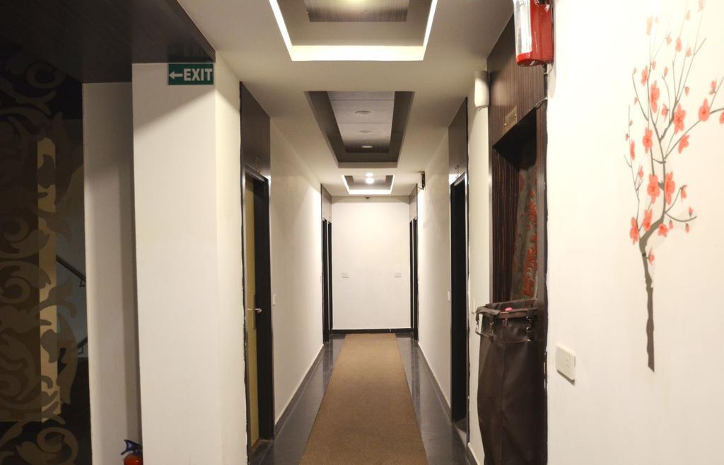 Hotel Metro View Delhi  Extérieur photo