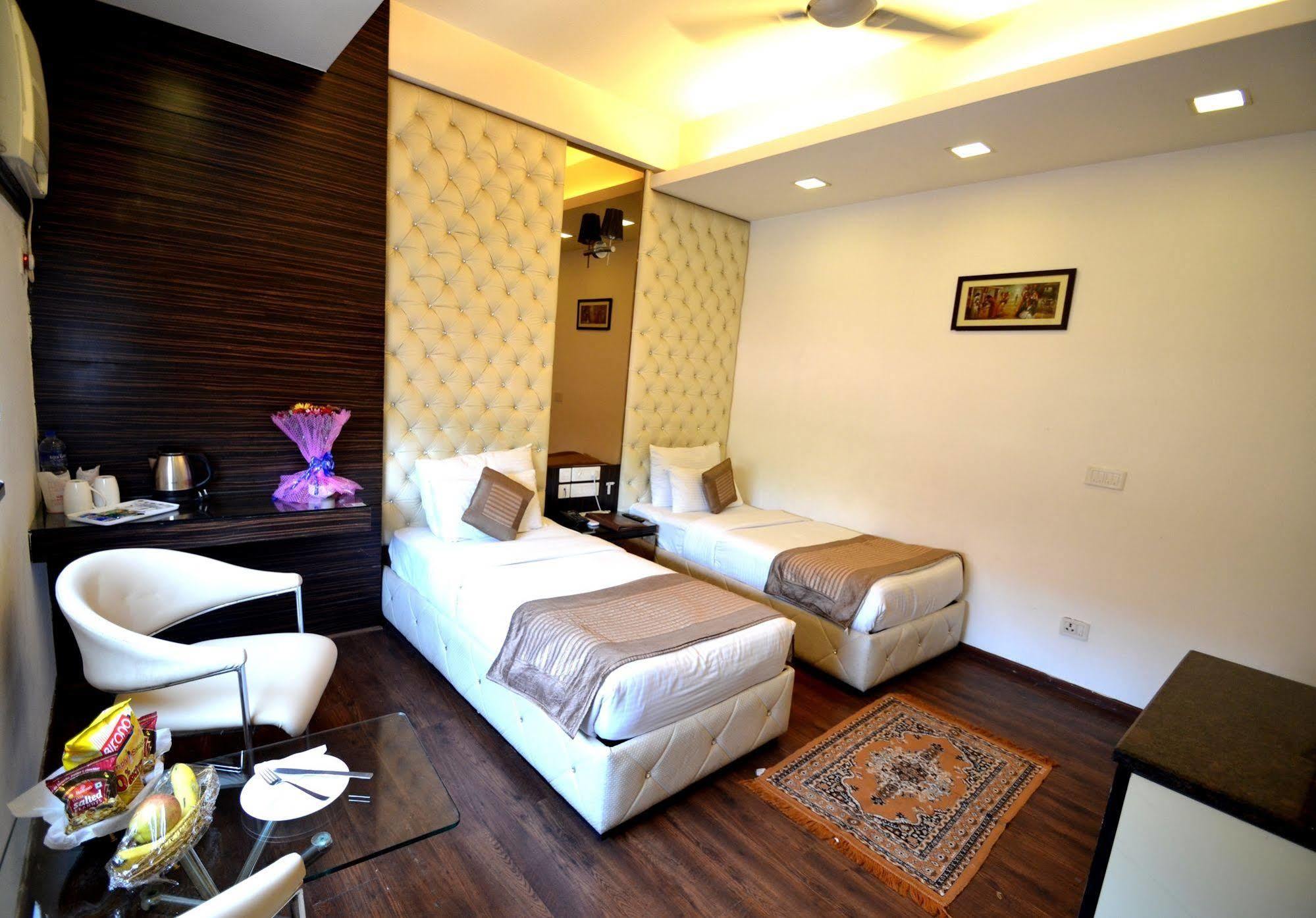 Hotel Metro View Delhi  Extérieur photo