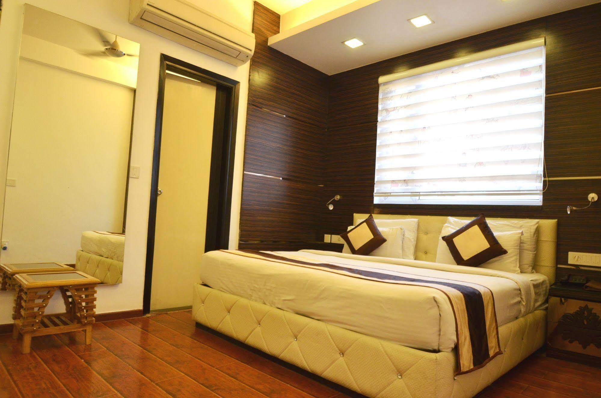 Hotel Metro View Delhi  Extérieur photo