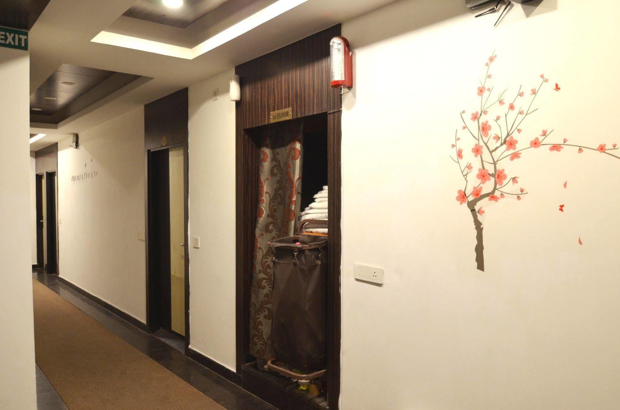Hotel Metro View Delhi  Extérieur photo